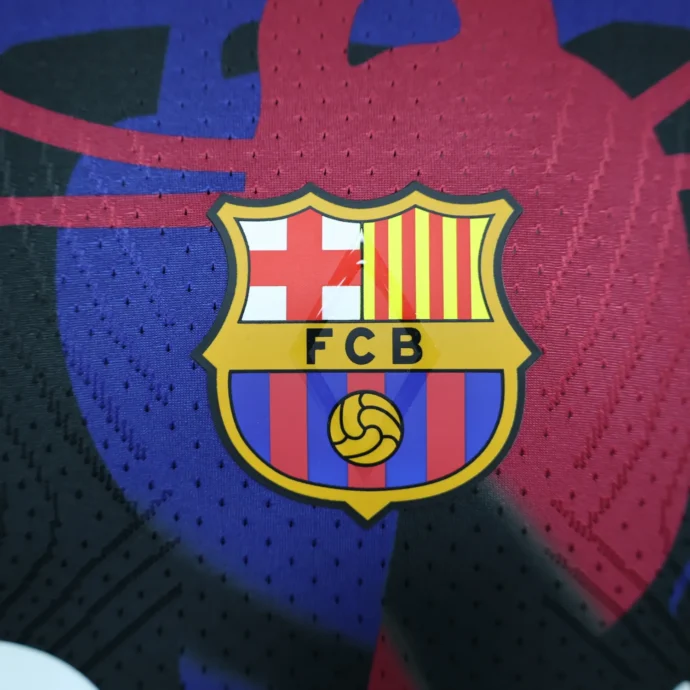 ⁦قميص برشلونة في القلب⁩ - الصورة ⁦3⁩